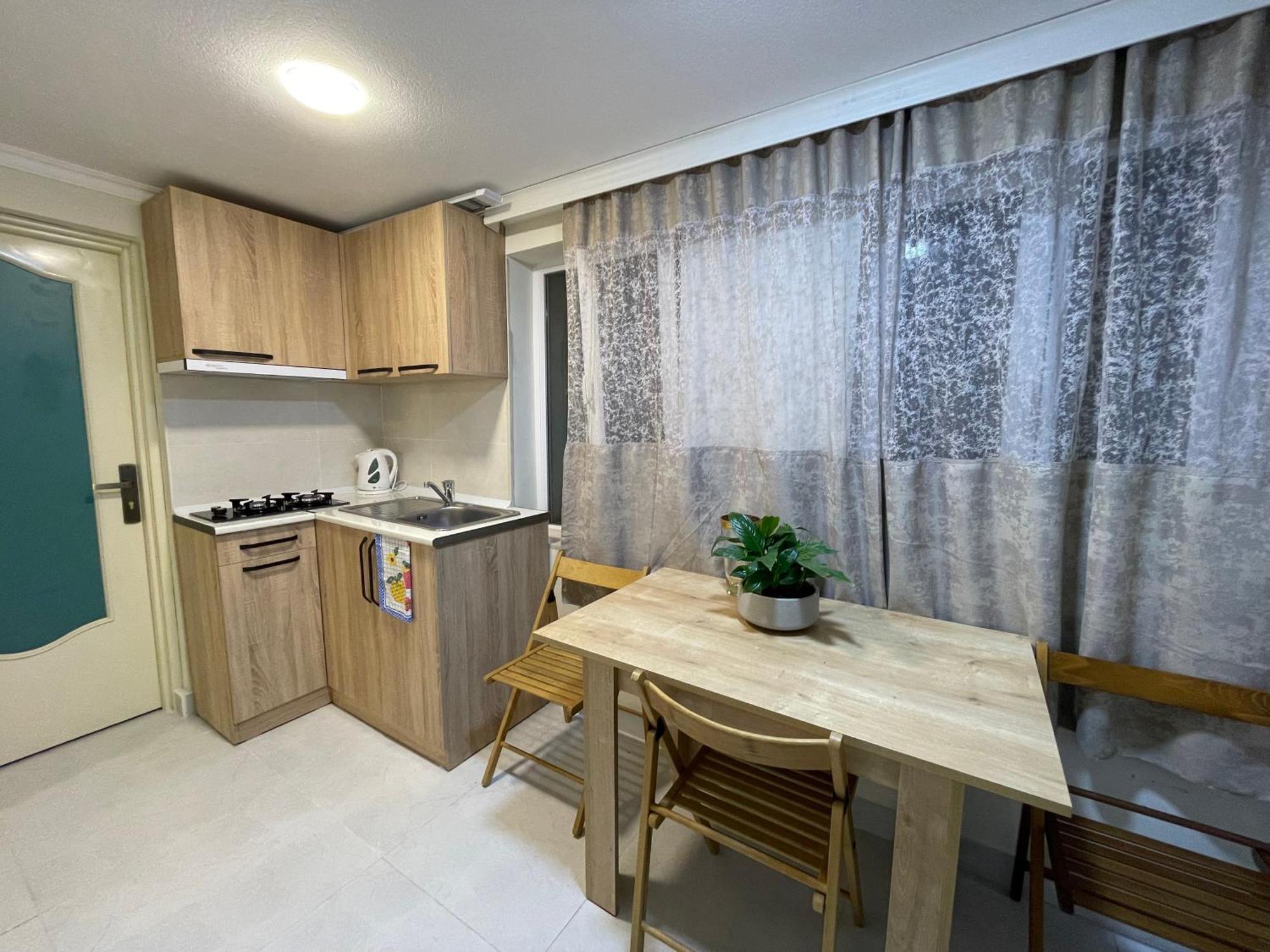 White Stones Apartment Кутаиси Екстериор снимка