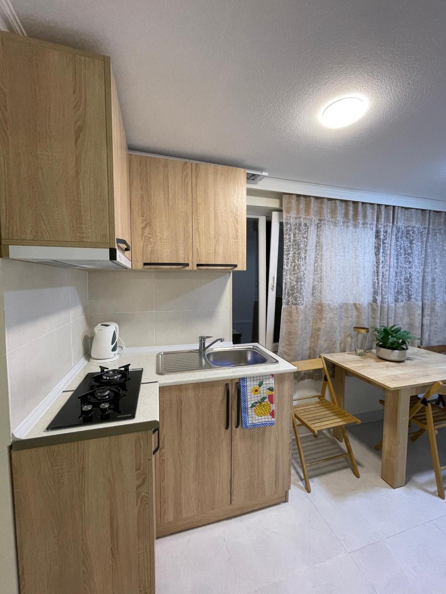 White Stones Apartment Кутаиси Екстериор снимка