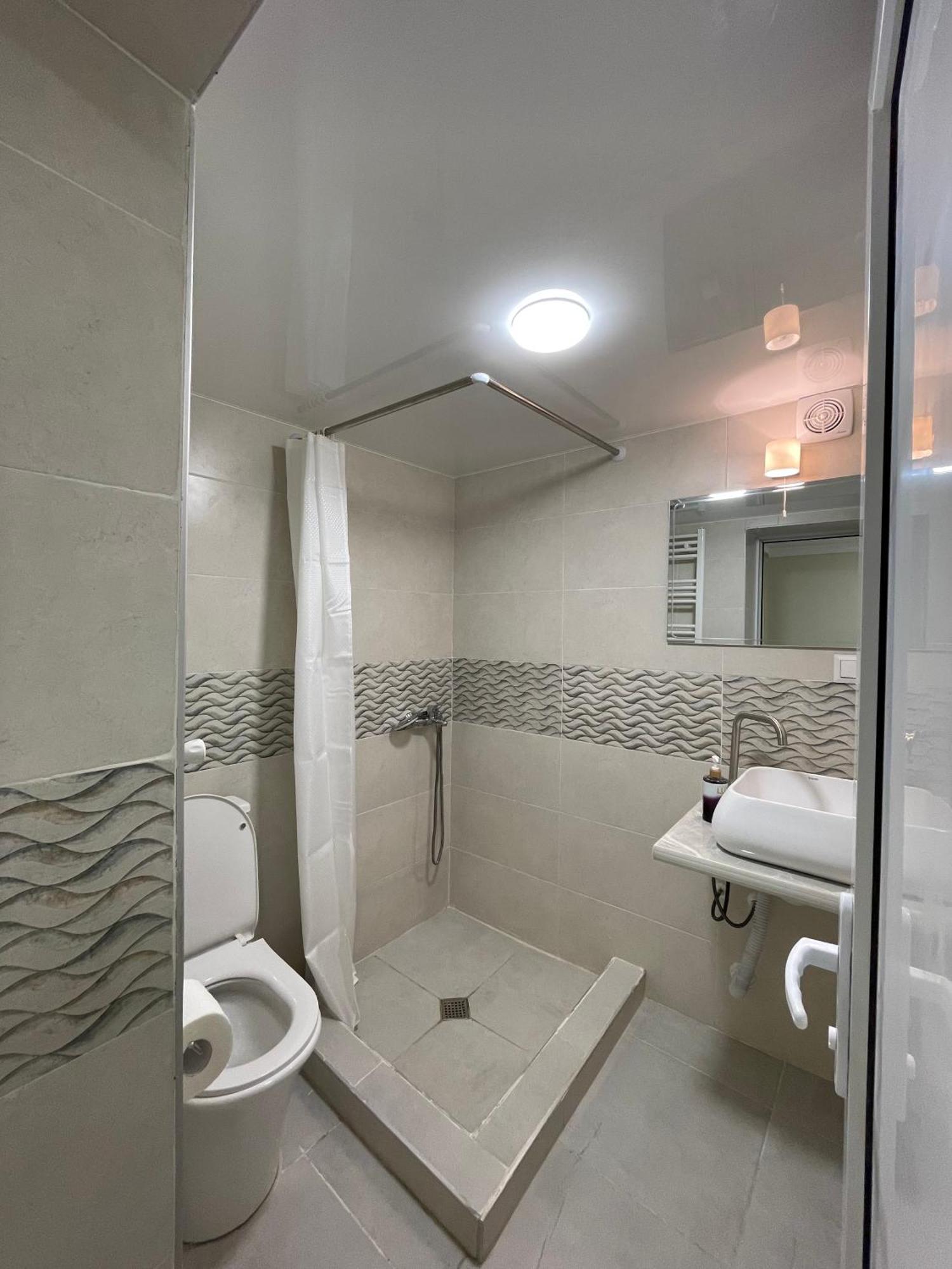White Stones Apartment Кутаиси Екстериор снимка