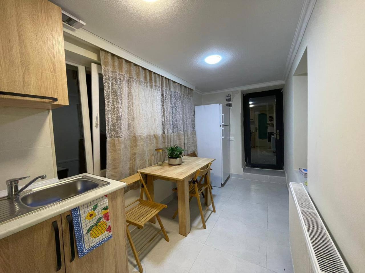 White Stones Apartment Кутаиси Екстериор снимка